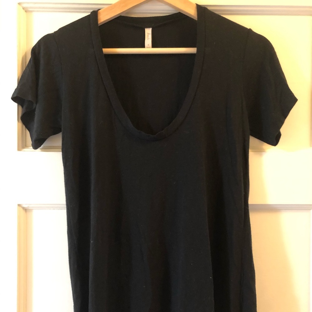 Black scoop neck short sleeve t-shirt tee
